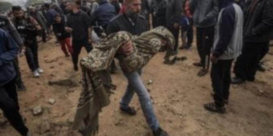 شهيدان و9 جرحى بقصف الاحتلال مركبة قرب مقبرة السوارحة وسط غزة