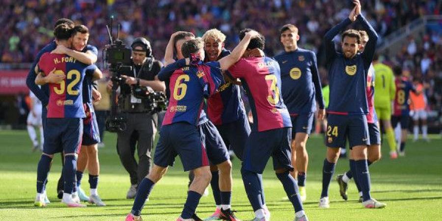 برشلونة يهزم ريال مدريد ويقترب من التتويج بالدوري الإسباني