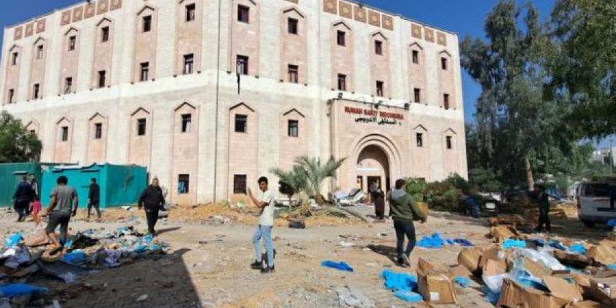 الاحتلال يقصف مولدات الكهرباء بالمستشفى الإندونيسي شمال غزة