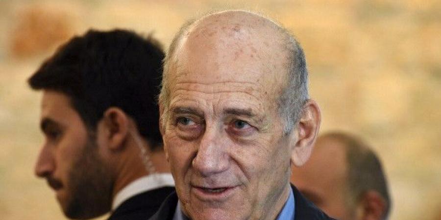 أولمرت: ما تقوم به إسرائيل في قطاع غزة يقترب من أن يكون جريمة حرب