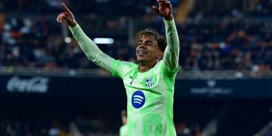 براتب ضخم.. برشلونة يجدد عقد لامين يامال حتى عام 2031
