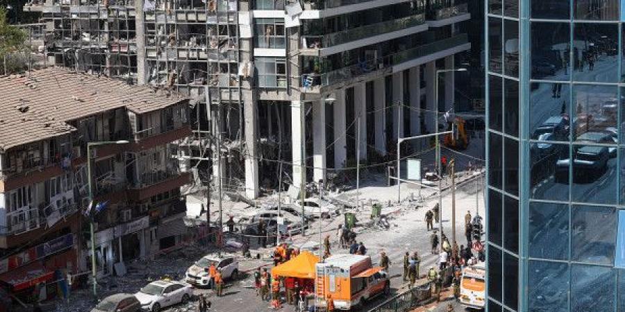 إيران تقصف تل أبيب بصاروخ يحتوي على رؤوس عنقودية