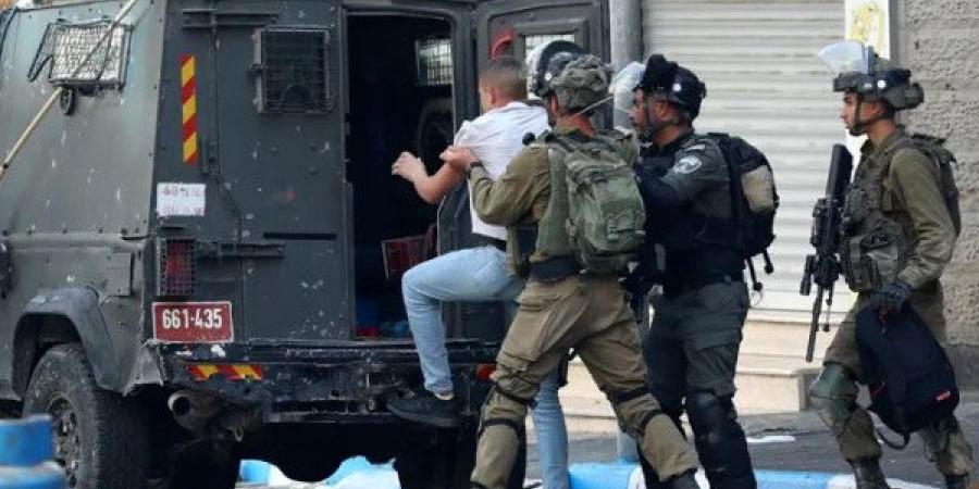 طالت 27 فلسطينياً.. جيش الاحتلال يشن حملة اعتقالات واسعة بالضفة