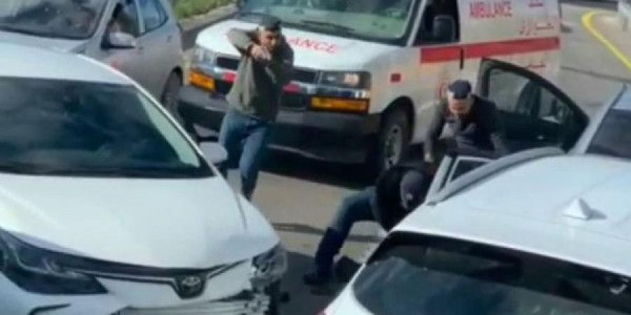 قوة خاصة من جيش الاحتلال تختطف شابا عند مدخل عناتا
