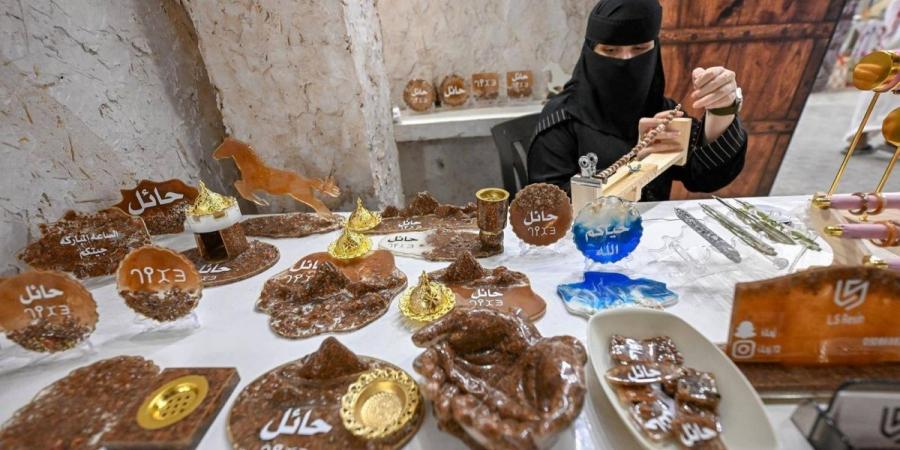 «فن الريزن».. حرفة فنية تحاكي طبيعة حائل ومعالمها