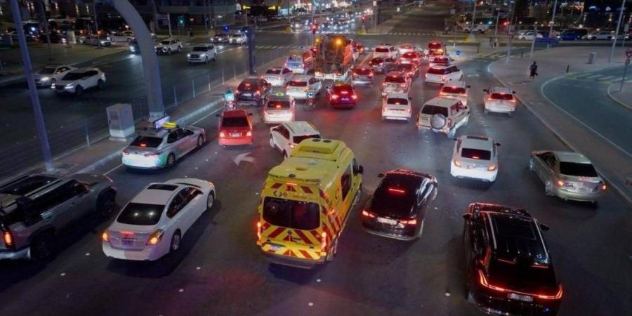 6 إرشادات لإفساح الطريق لمركبات الطوارئ