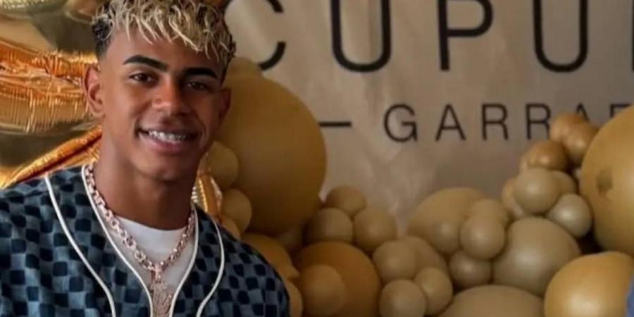 لامين يامال متهم بالإساءة للأقزام