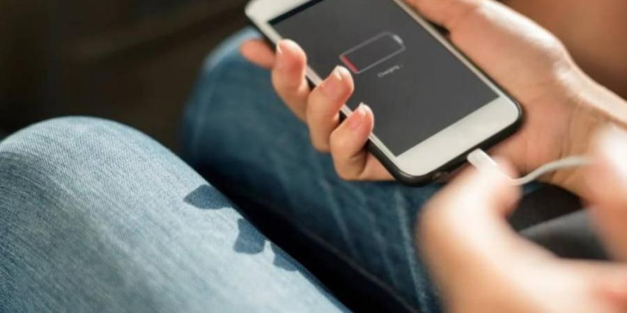 5 عادات شحن خاطئة تدمر بطارية هاتفك بدون أن تشعر