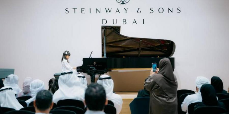 «العزف على البيانو».. مخيم يصقل المواهب الإماراتية الناشئة