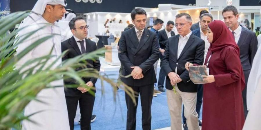 وفد من السفراء المعتمدين في الدولة يزور «ليوا للرطب»