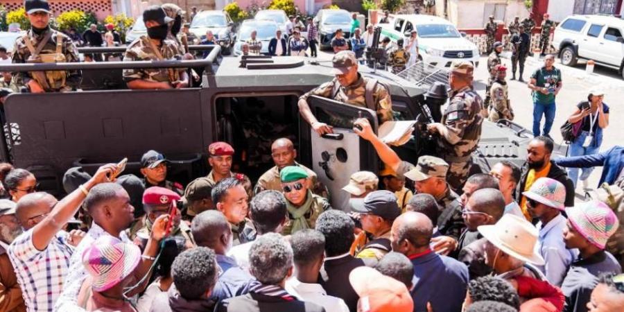 راجولينا يؤكد مغادرة مدغشقر.. واستعدادات لتنصيب العقيد راندريانيرينا رئيساً