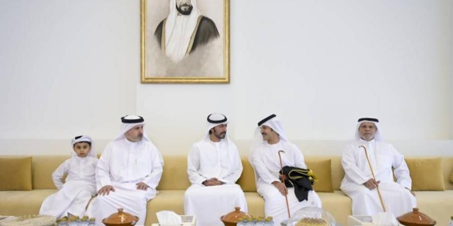 خليفة بن طحنون يحضر حفل زفاف ظافر الأحبابي