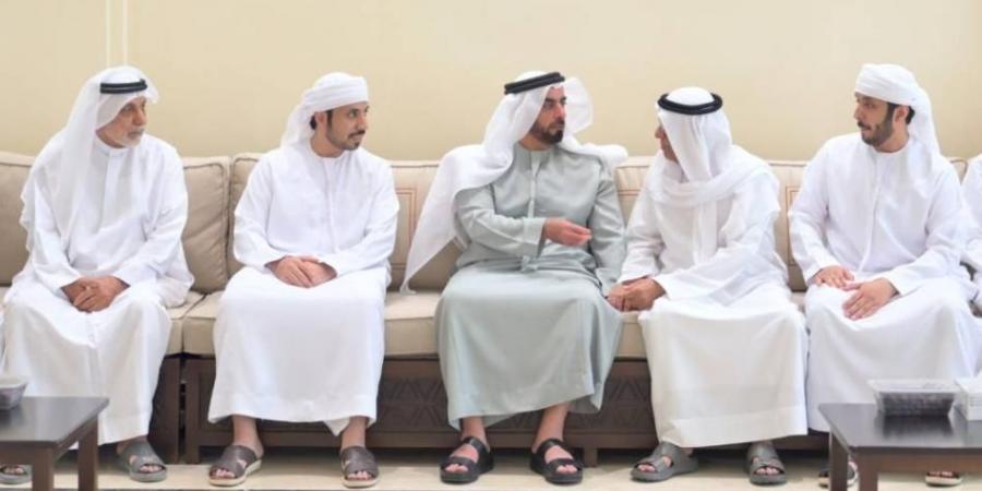 سيف بن زايد يعزي في وفاة علي الطنيجي