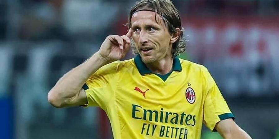 مودريتش يهدي «آيفون» لجميع زملائه في ميلان