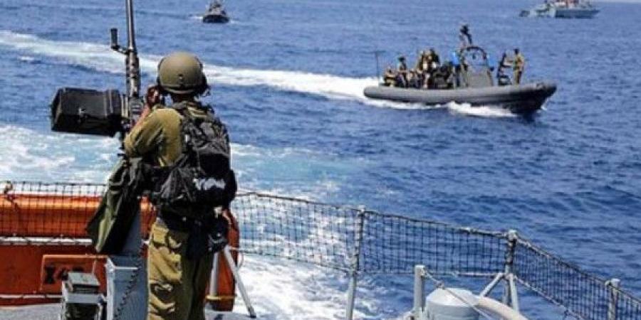 الاحتلال يعتقل ثلاثة صيادين قبالة بحر مدينة غزة