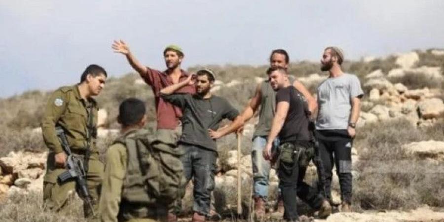 إصابة مواطن بكسور ورضوض عقب اعتداء مستعمرين عليه جنوب نابلس