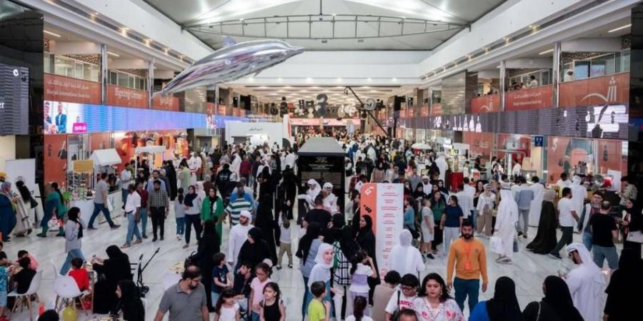 «الشارقة للكتاب 2025».. محطات مبتكرة لعشاق البودكاست والمسرح والتواصل الاجتماعي