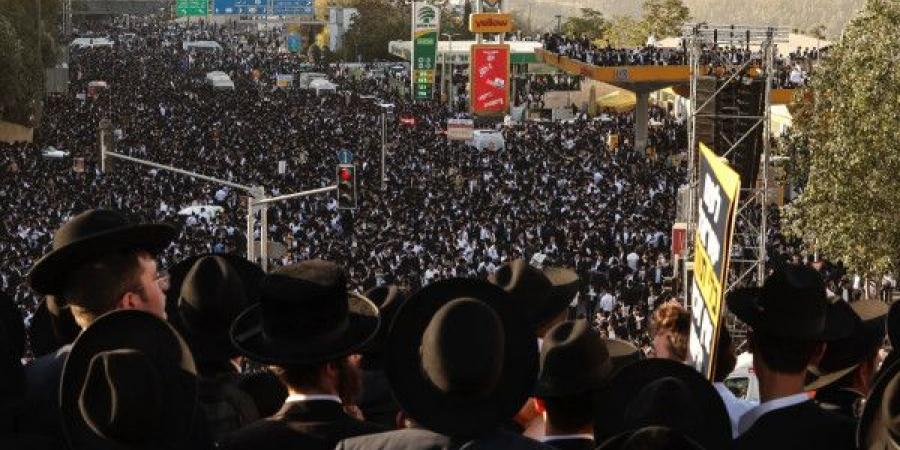آلاف الحريديم يتظاهرون في القدس رفضاً لإلزامهم بالخدمة العسكرية