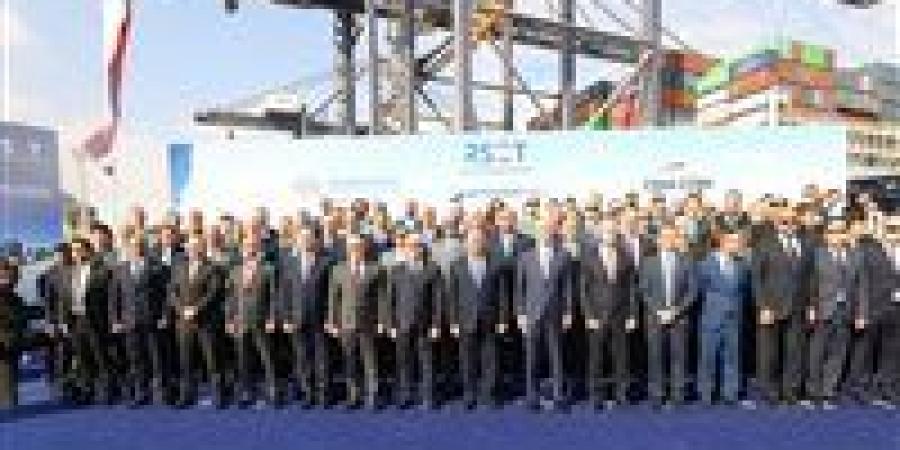 وزير النقل يشهد تشغيل تجريبي لمحطة حاويات «هاتشيسون» بميناء السخنة