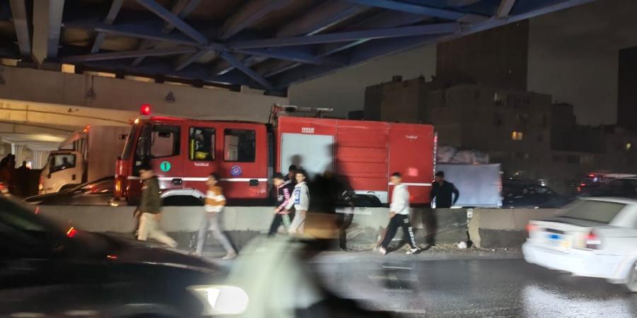 إخماد حريق سيارة ميكروباص أعلى الطريق الدائري بالبراجيل