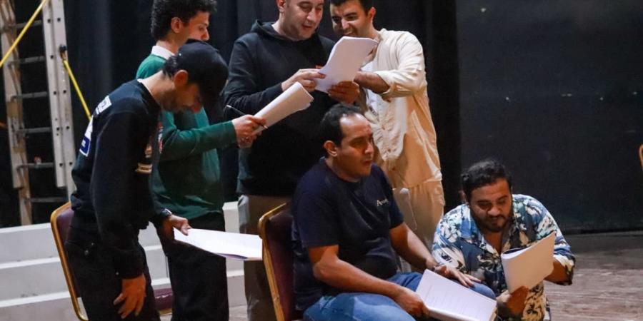 ضمن
      احتفالية
      بدار
      الأوبرا..
      تفاصيل
      عرض
      "متحف
      باكثير"
      للمخرج
      أحمد
      فؤاد