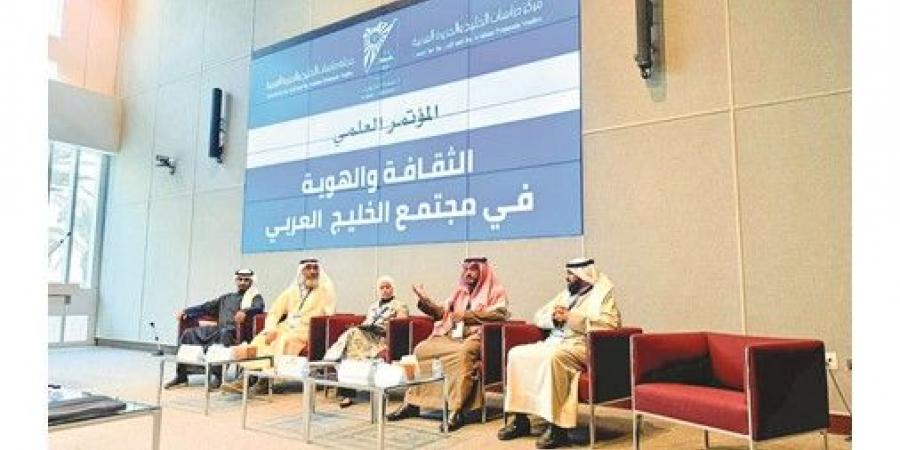 مركز
«دراسات
الخليج»
أقام
مؤتمراً
تحت
عنوان
«الثقافة
والهوية
في
مجتمع
الخليج
العربي»