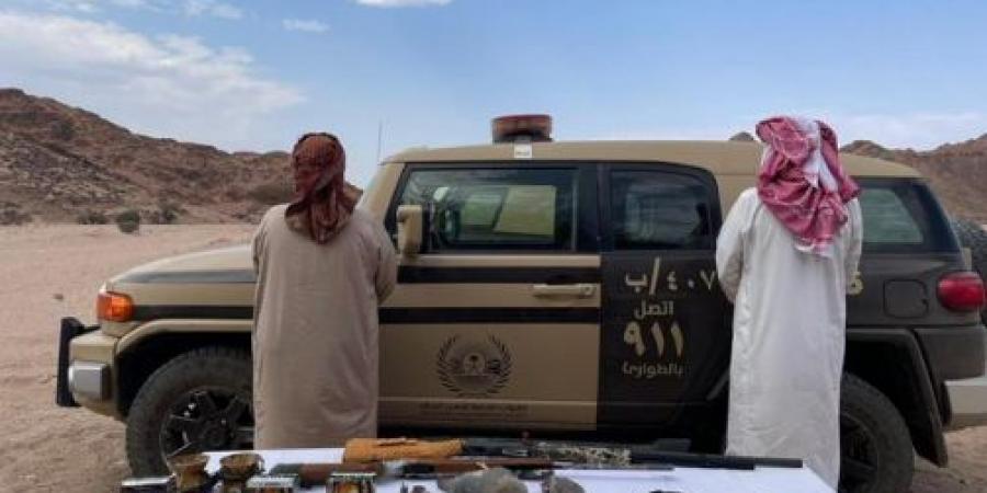 القبض
      على
      المواطنين
      /
      “مشعل
      عويضة
      المطيري
      وغنام
      بدر
      المطيري”
      لارتكابهما
      مخالفة
      الصيد
      دون
      ترخيص