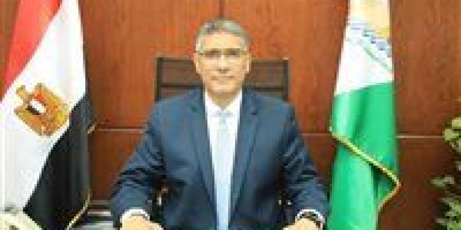 محافظ
      الجيزة
      يتفقد
      أعمال
      تطوير
      الطرق
      والمناطق
      المحيطة
      بمستشفى
      بولاق
      الدكرور