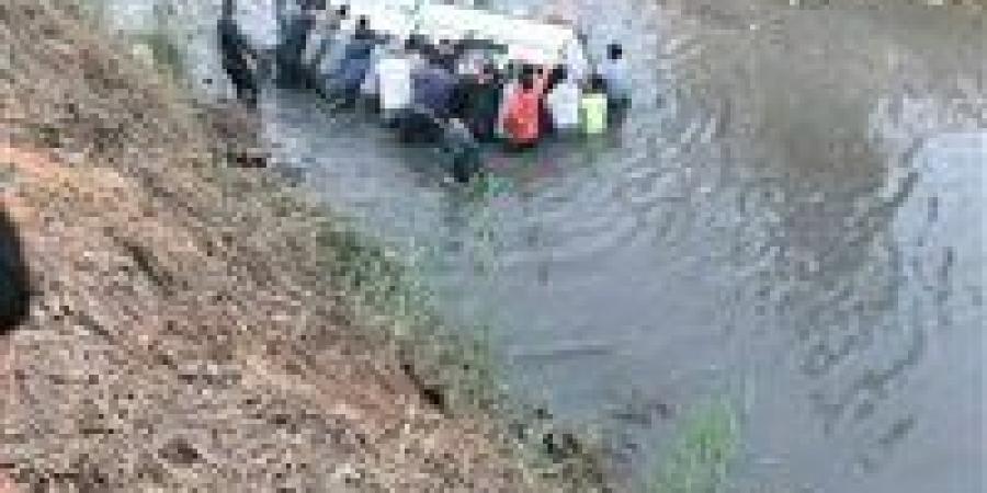 إصابة
      9
      أشخاص
      في
      حادث
      تصادم
      مروري
      على
      طريق
      الحسينية
      -
      صان
      الحجر