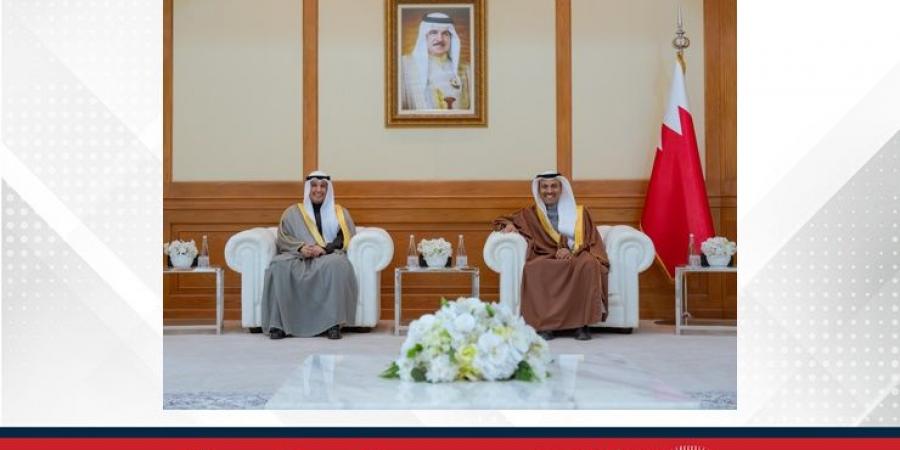 وزير
      الإعلام
      يلتقي
      وزير
      الإعلام
      والثقافة
      بدولة
      الكويت
      الشقيقة
      ويستعرضان
      مسارات
      التعاون
      الإعلامي
      المشترك
      بين
      البلدين
      الشقيقين