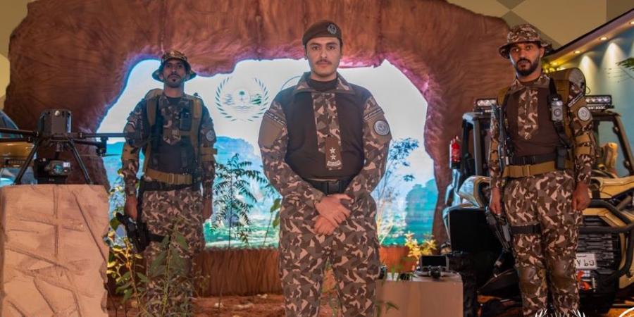 “الأمن
      البيئي”
      يستعرض
      “الفصيل
      الجبلي”
      في
      مهرجان
      الملك
      عبدالعزيز
      للإبل