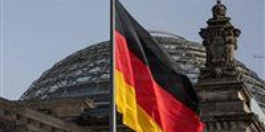 ألمانيا
      تصدر
      100
      ألف
      تأشيرة
      لمّ
      شمل
      رغم
      تشديد
      الهجرة