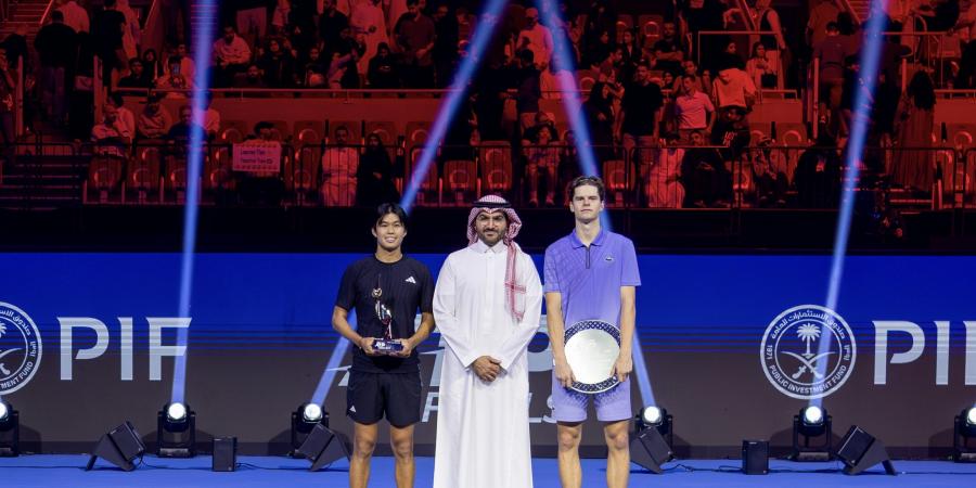 نائب
      وزير
      الرياضة
      يتوّج
      الأمريكي
      تيين
      بلقب
      بطولة
      الجيل
      القادم
      للتنس
      2025