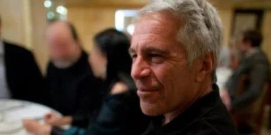 إحدى ضحايا جيفرى إبستين: جعلنى أتحدث لسياسيين وأمراء وشخصيات مهمة