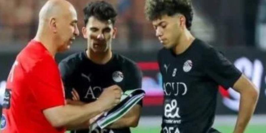 تفاصيل جلسة مغلقة جمعت حسام حسن وإمام عاشور بعد التغيير المبكر أمام زيمبابوى