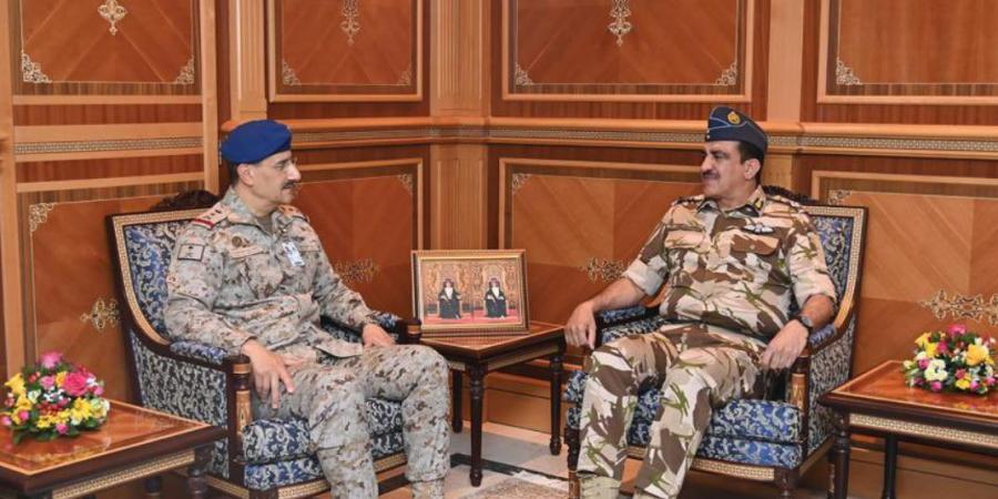 قائد
      سلاح
      الجو
      السلطاني
      العماني
      يستقبل
      قائد
      القوات
      الجوية
      الملكية
      السعودية