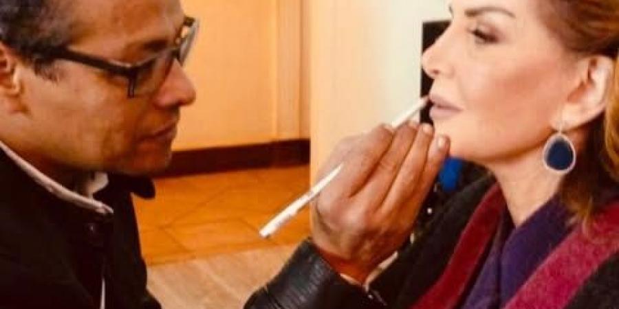 ياسمين
      عبد
      العزيز
      وأحمد
      العوضي
      وليلى
      علوي..
      نجوم
      تعاون
      معهم
      الماكيير
      محمد
      عبد
      الحميد
      قبل
      وفاته