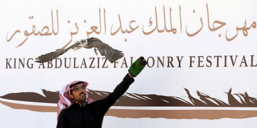 مهرجان
      الصقور
      ..
      أكبر
      تجمع
      عالمي
      للصقارة
      بأكثر
      من
      16
      ألف
      صقر
      في
      6
      أعوام