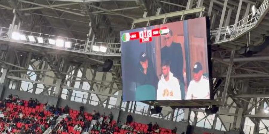 زين
      الدين
      زيدان
      يخطف
      الأضواء
      في
      مباراة
      الجزائر
      والسودان
      في
      كأس
      أمم
      أفريقيا..
      وتفاعل
      جماهيري
      كبير