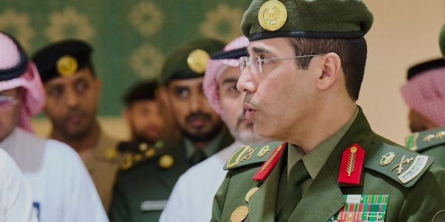 مدير
      الجوازات
      المكلف
      يقف
      على
      سير
      العمل
      في
      مطار
      الملك
      عبدالعزيز
      وميناء
      جدة
      الإسلامي