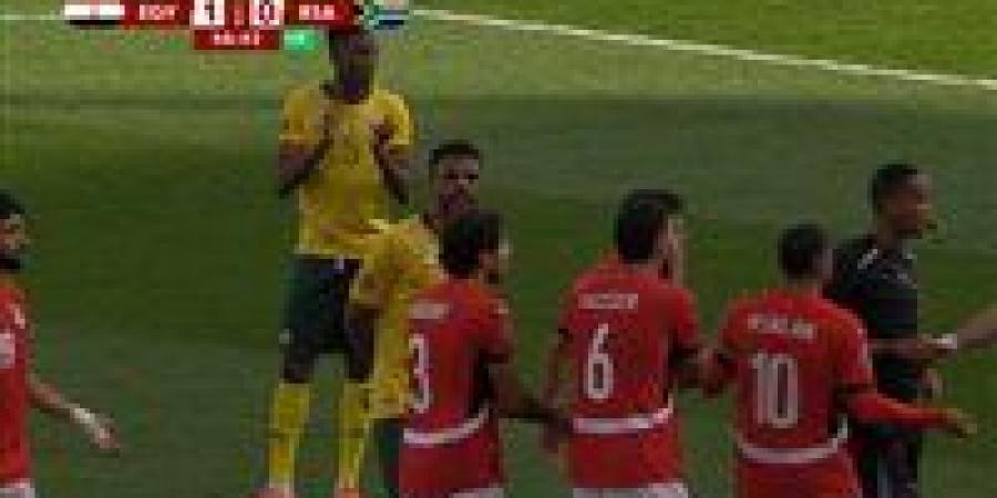 كأس
      أمم
      أفريقيا:
      محمد
      هاني
      لاعب
      منتخب
      مصر
      يحصل
      على
      البطاقة
      الحمراء
      في
      مباراة
      جنوب
      أفريقيا