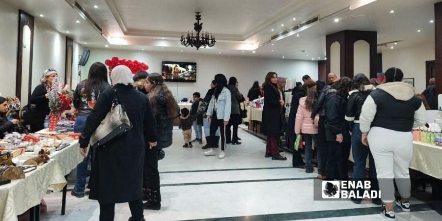 سوريون
      يحيون
      عيد
      الميلاد
      في
      الكنائس
      والساحات