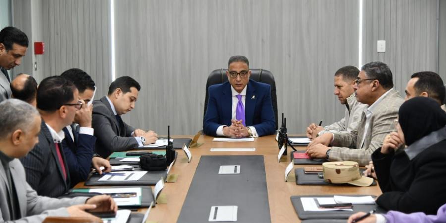 محافظ
      الفيوم
      يتابع
      أعمال
      انتظام
      لجان
      التصويت
      باليوم
      الأول
      من
      جولة
      الإعادة
      لانتخابات
      النواب