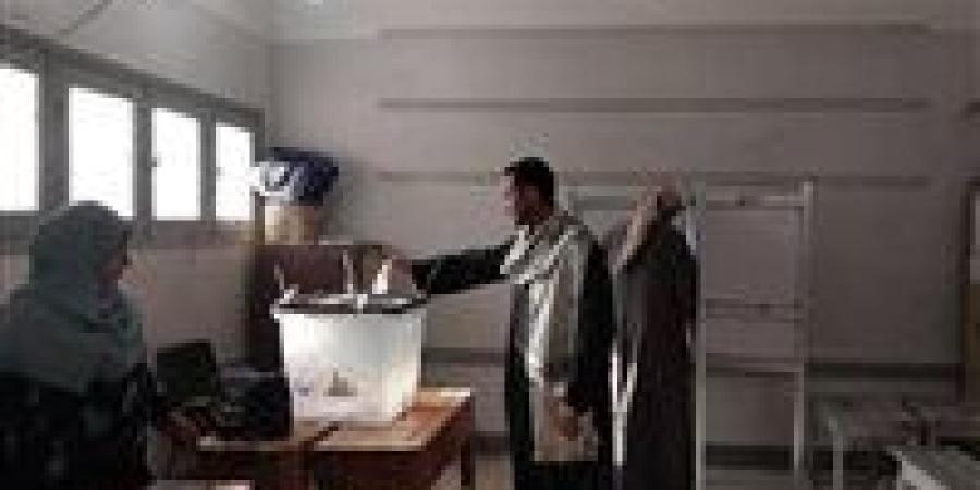 انتخابات
      مجلس
      النواب..
      بدء
      توافد
      الناخبين
      فى
      لجان
      الاقتراع
      بدار
      السلام
      بمحافظة
      سوهاج