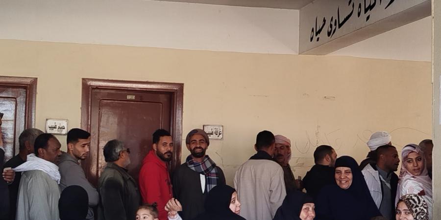 طوابير
      من
      الحكمة
      والوعي..
      كبار
      السن
      يتصدرون
      المشهد
      الانتخابي
      في
      جولة
      الإعادة
      بالفيوم