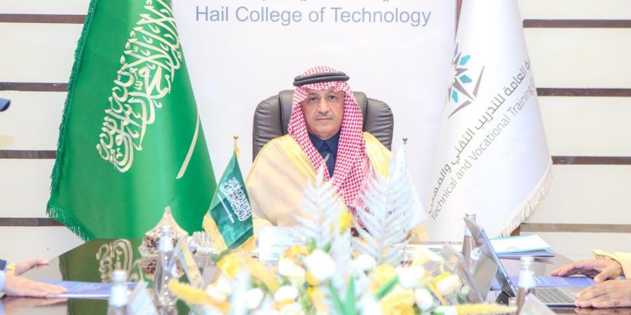 وزير التعليم يزور الكلية التقنية بحائل