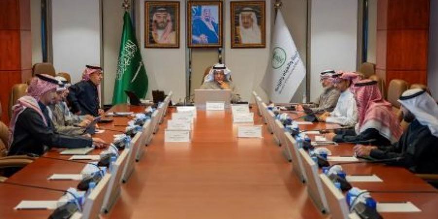وزير البيئة يستعرض سير أعمال “الوطنية للخدمات الزراعية”
