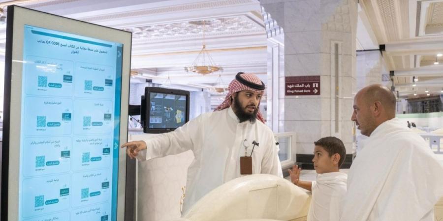 محتوى شرعي بعدة لغات عبر شاشات تفاعلية
في المسجد الحرام والمسجد النبوي