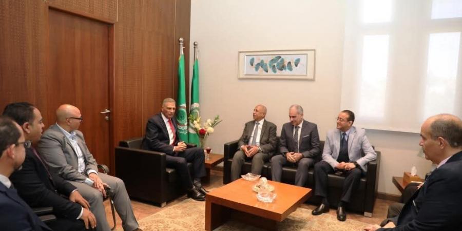 محافظ أسوان: يشيد بجهود الأكاديمية العربية للعلوم والتكنولوجيا والنقل البحرى والجامعة لدعم مشروعات التطوير