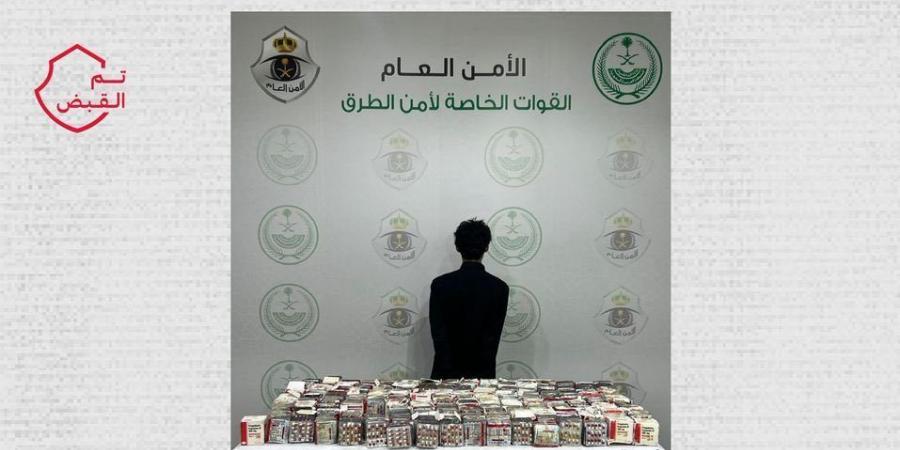 #عاجل || “أمن الطرق” بعسير يقبض على مواطن لترويجه أكثر من 28 ألف قرص خاضع للتداول الطبي
